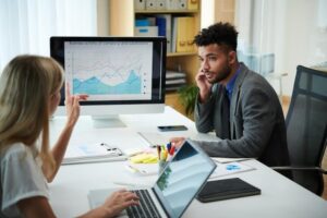 consultor-analisando-estrat-gias-de-consultoria-de