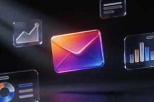 Email marketing: profissional a gerir campanhas digitais no laptop
